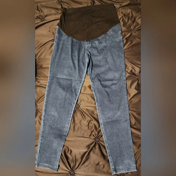M 8-10 Time and Tru Maternity jeans - Picture 1 of 4